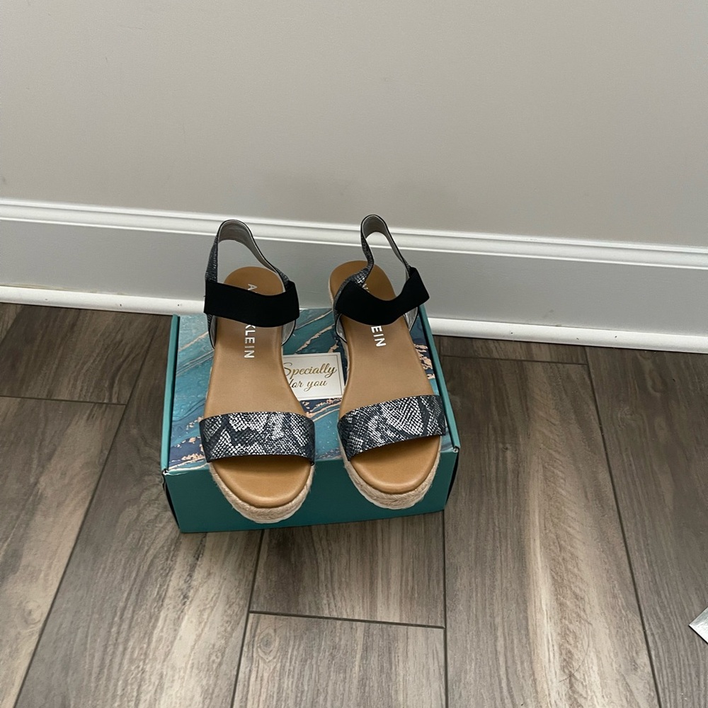 Anne Klein Black and Gray Sandals Sleek Design